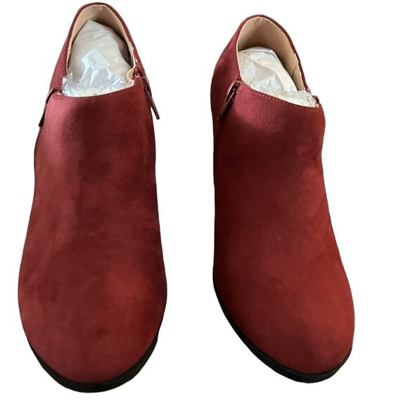 Journee Collection Sanzi Low Cut Ankle Booties Wine NEW Size 8 - Picture 3 of 9